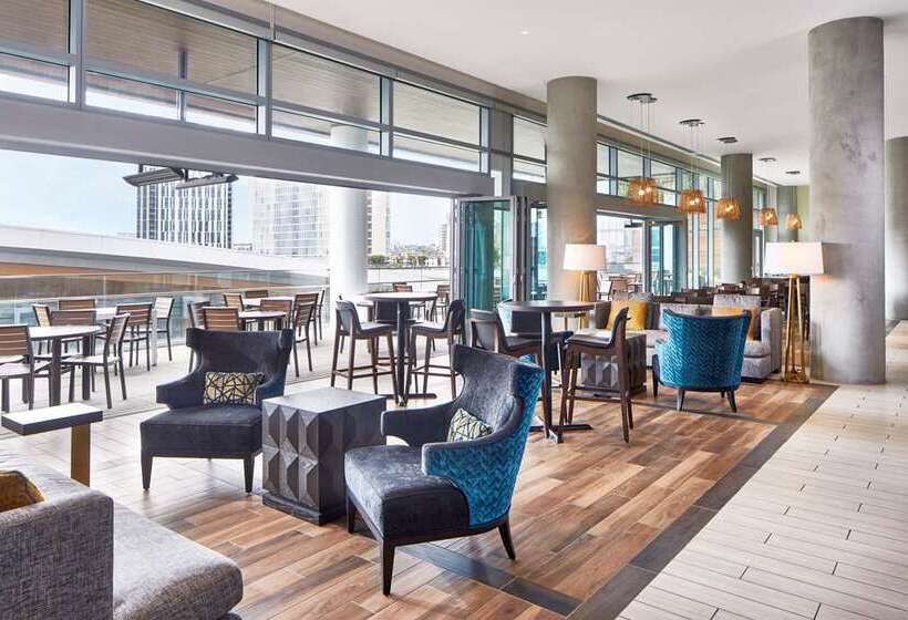 ホテル Embassy Suites By Hilton Nashville Downtown