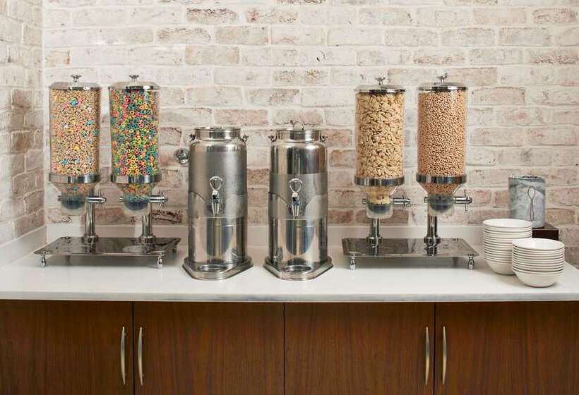 ホテル Embassy Suites By Hilton Nashville Downtown