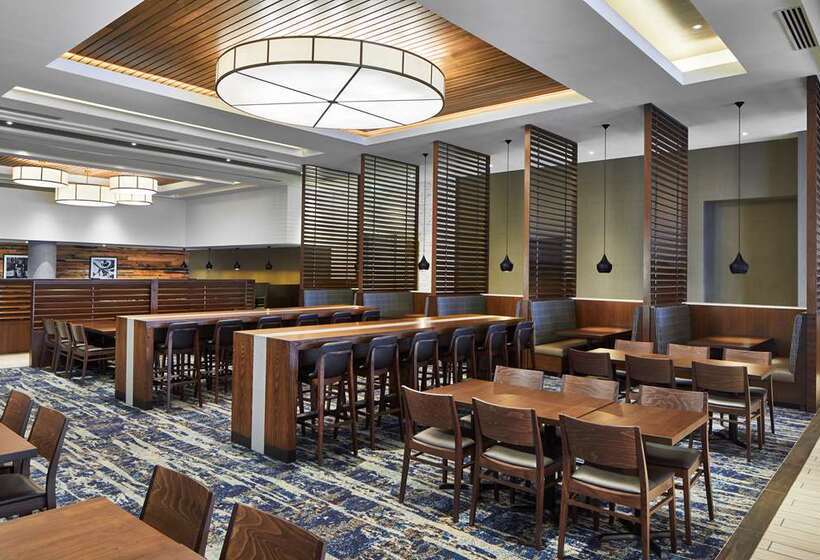 ホテル Embassy Suites By Hilton Nashville Downtown