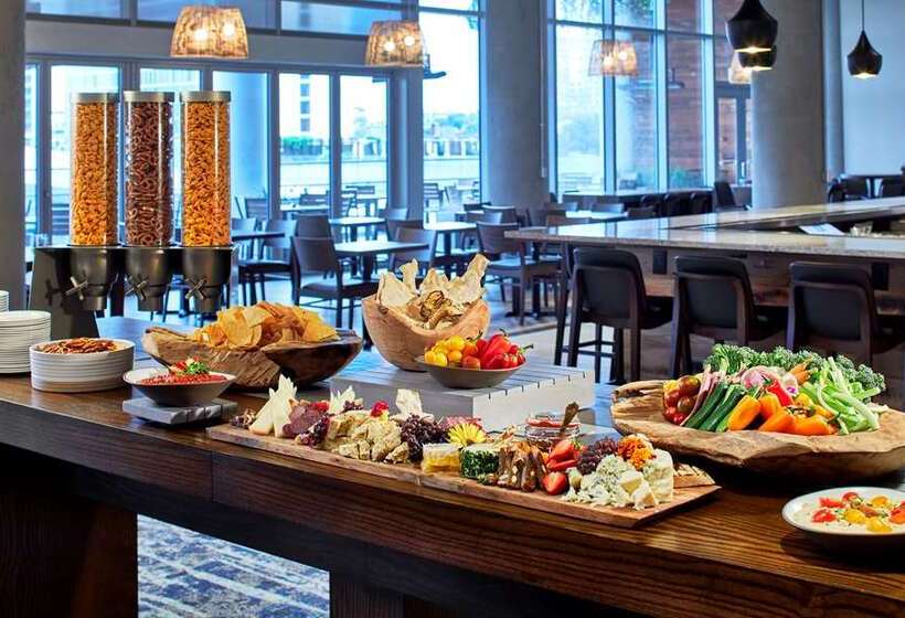 ホテル Embassy Suites By Hilton Nashville Downtown