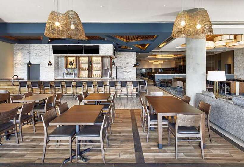 ホテル Embassy Suites By Hilton Nashville Downtown