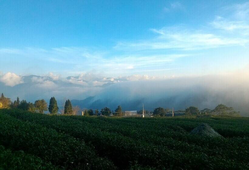 هتل Legend Village Homestay