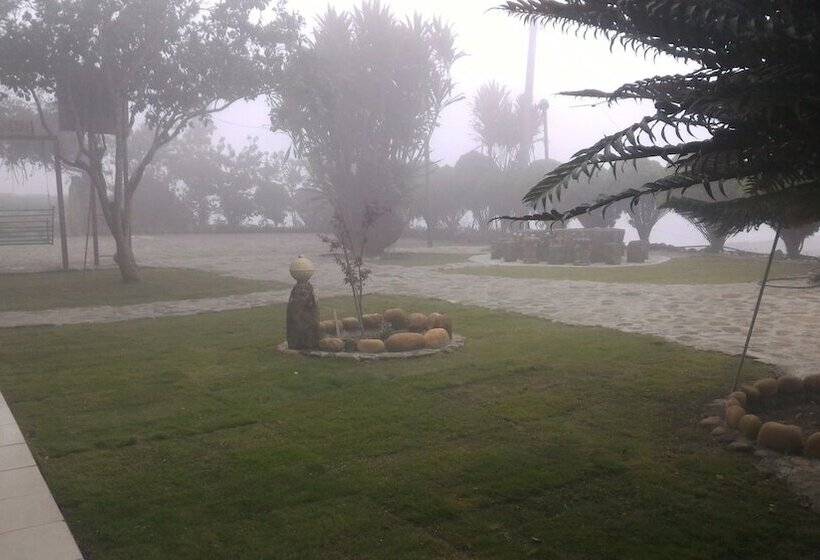 هتل Legend Village Homestay