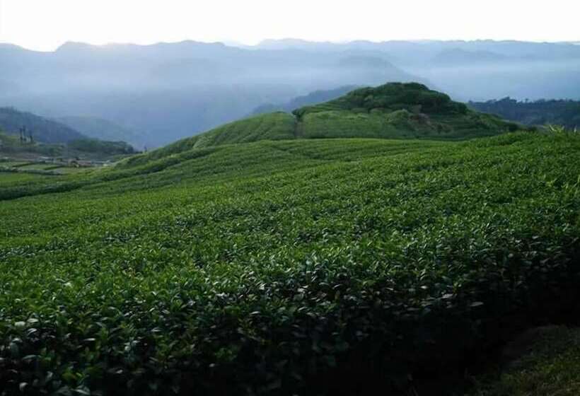 هتل Legend Village Homestay