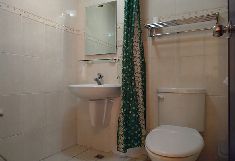 هتل Legend Village Homestay