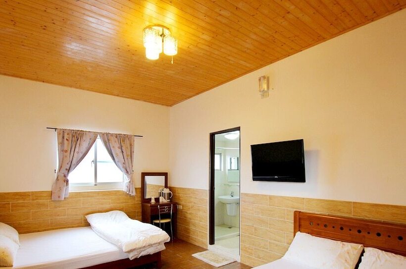 هتل Legend Village Homestay