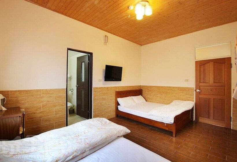 هتل Legend Village Homestay