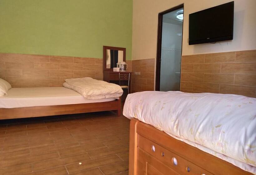 هتل Legend Village Homestay