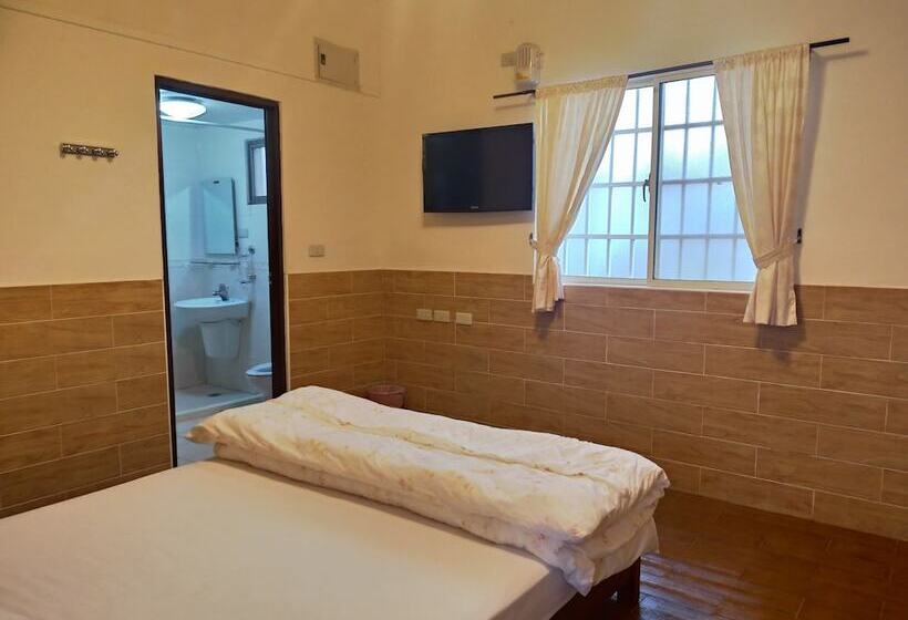 هتل Legend Village Homestay