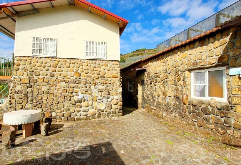 هتل Legend Village Homestay