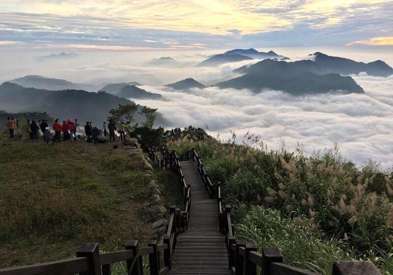 هتل Legend Village Homestay