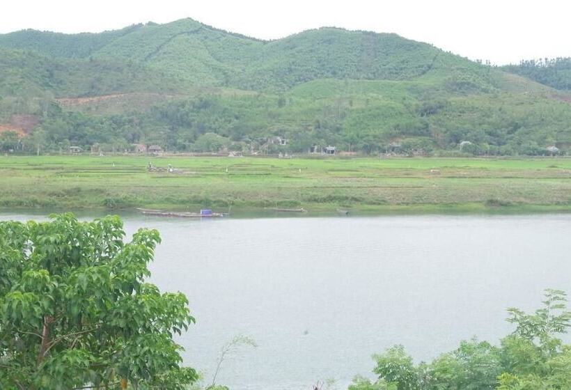 هتل Village House