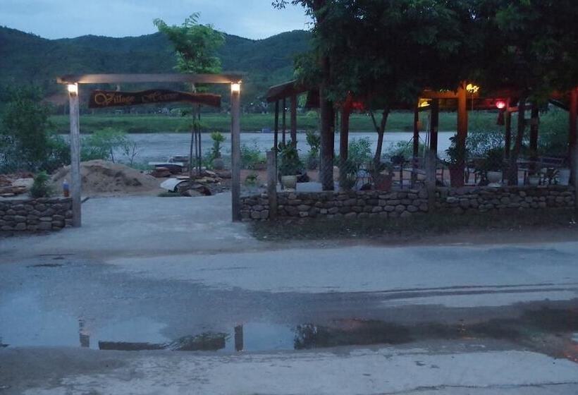 هتل Village House