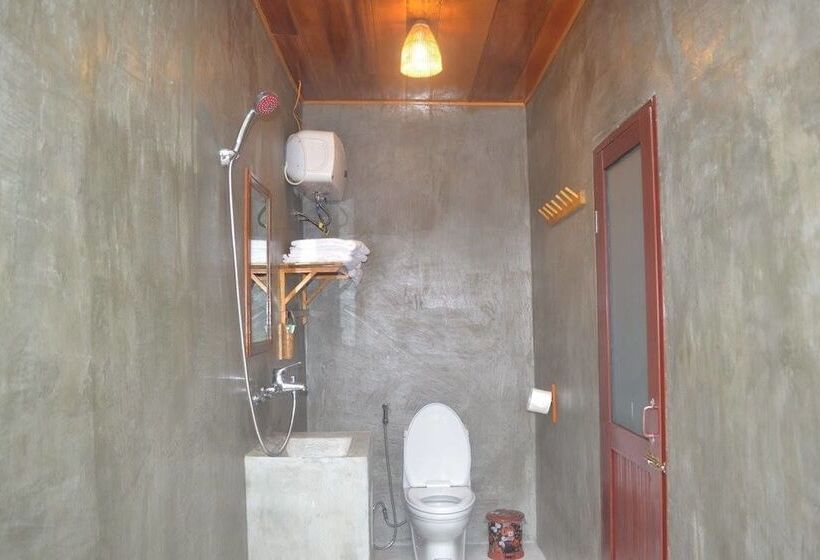 هتل Village House