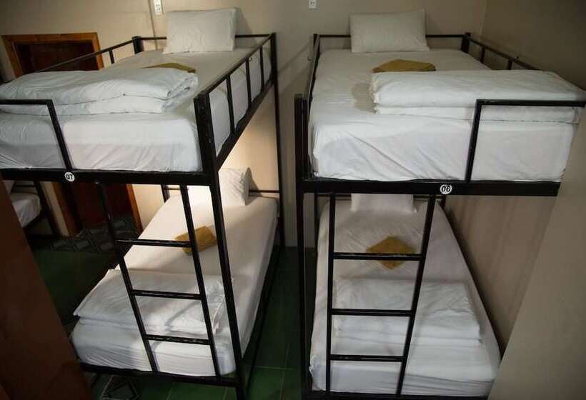 هتل Village House