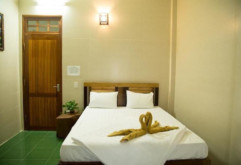 هتل Village House