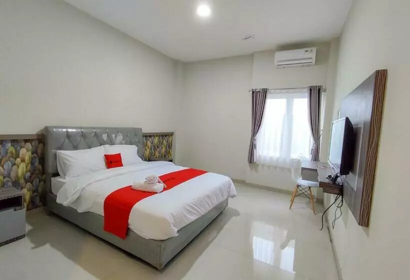 ホテル Reddoorz Syariah Near Gor Satria Area