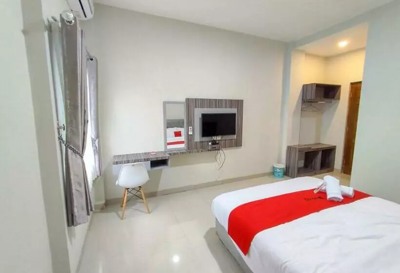 ホテル Reddoorz Syariah Near Gor Satria Area
