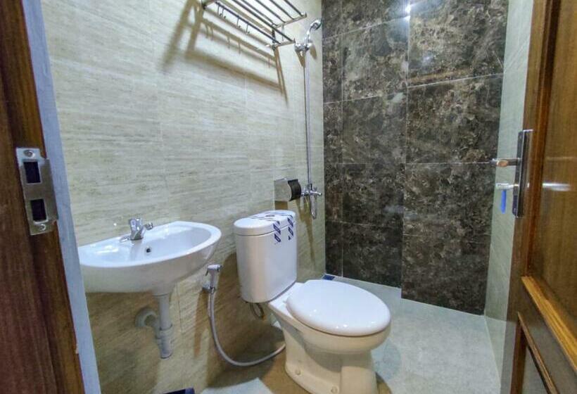 فندق Reddoorz Syariah Near Gor Satria Area