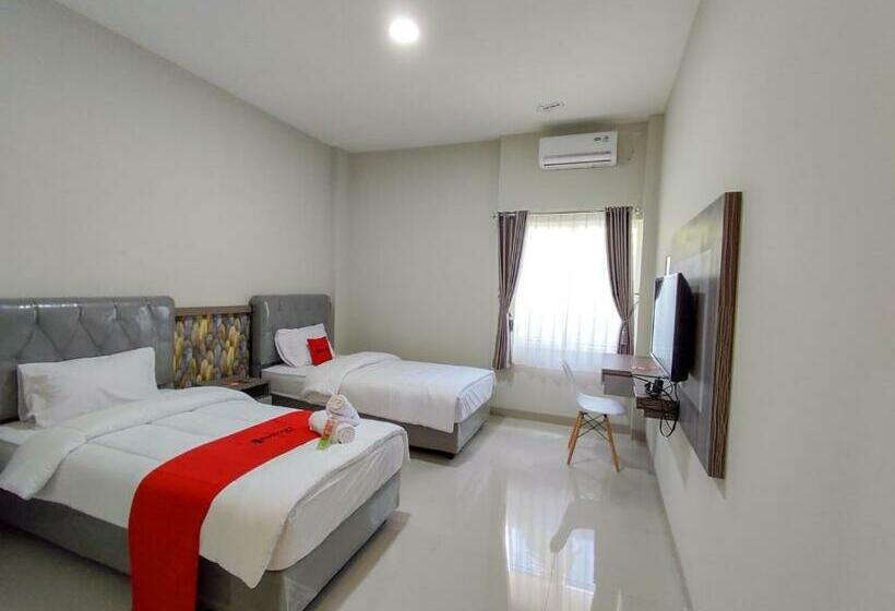 فندق Reddoorz Syariah Near Gor Satria Area