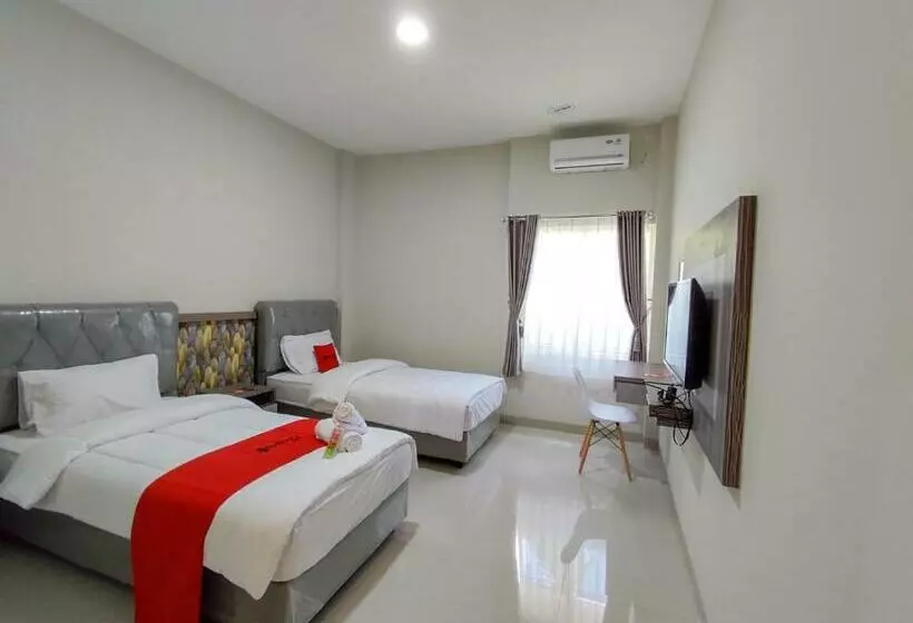 ホテル Reddoorz Syariah Near Gor Satria Area