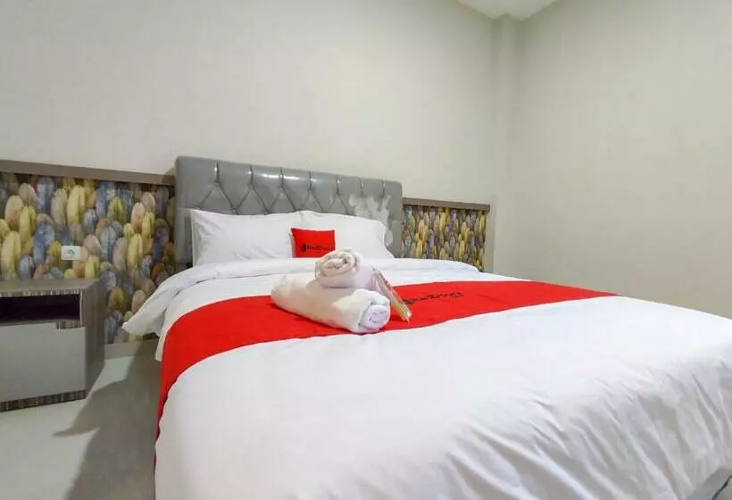 ホテル Reddoorz Syariah Near Gor Satria Area