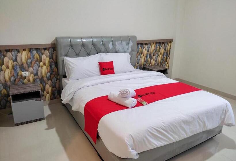 فندق Reddoorz Syariah Near Gor Satria Area