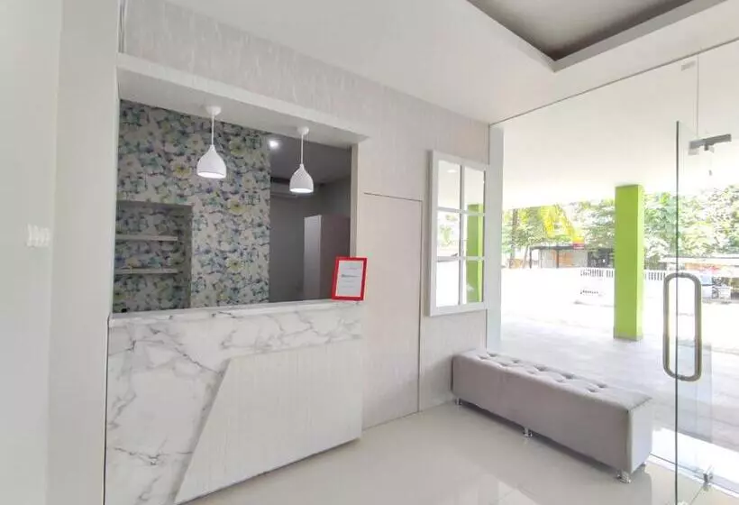 ホテル Reddoorz Syariah Near Gor Satria Area