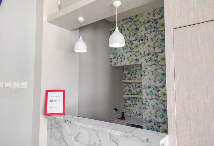 فندق Reddoorz Syariah Near Gor Satria Area