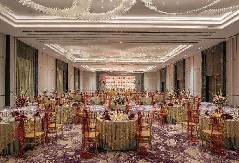 Radisson Blu Hotel & Spa, Nashik