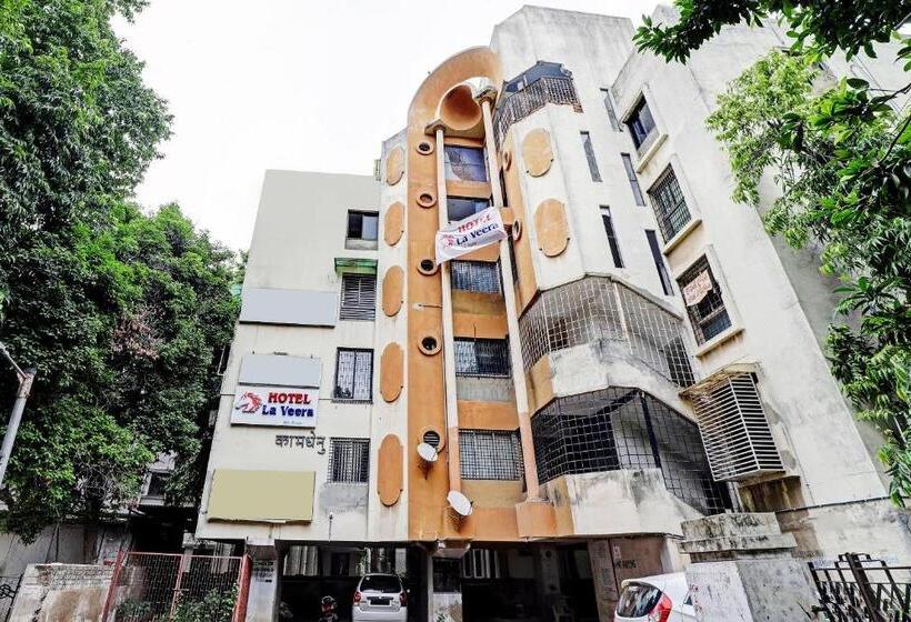 Collection O Hotel La Veera