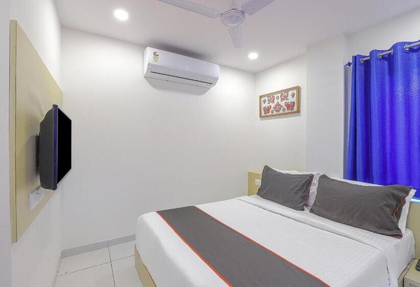 Collection O Hotel La Veera