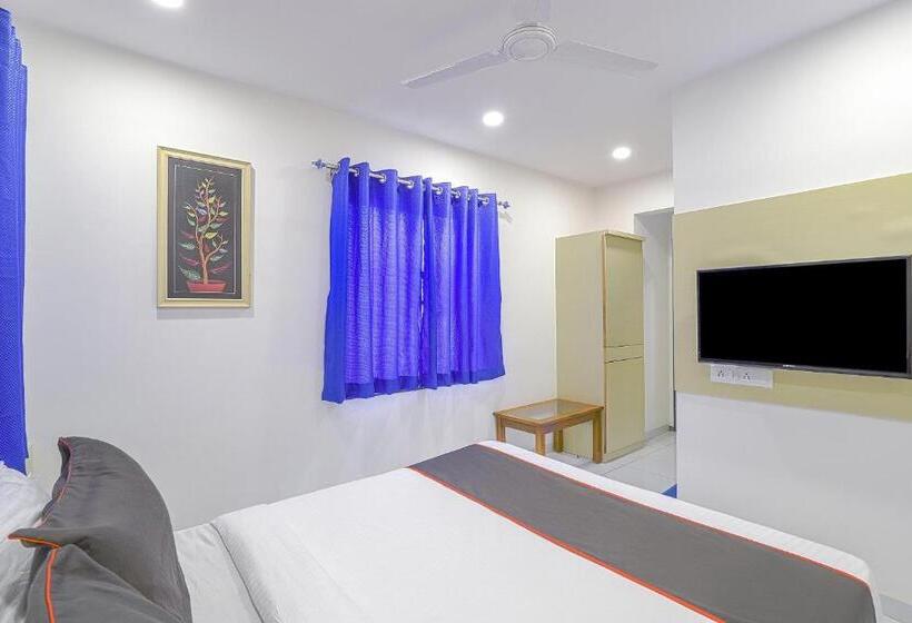 Collection O Hotel La Veera