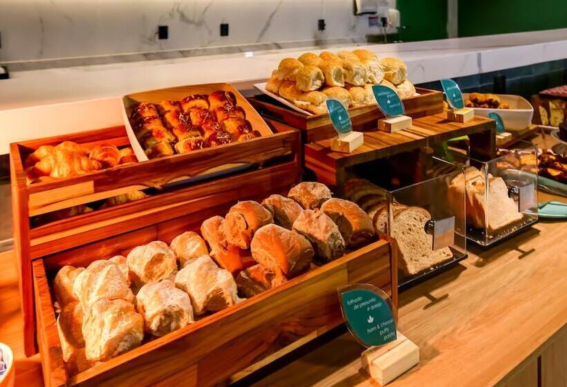 هتل Hilton Garden Inn Rebouças