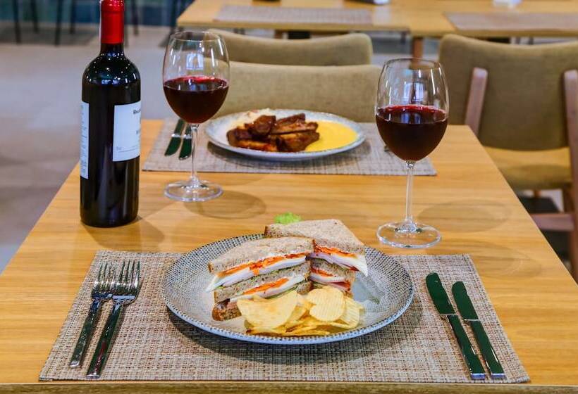 هتل Hilton Garden Inn Rebouças