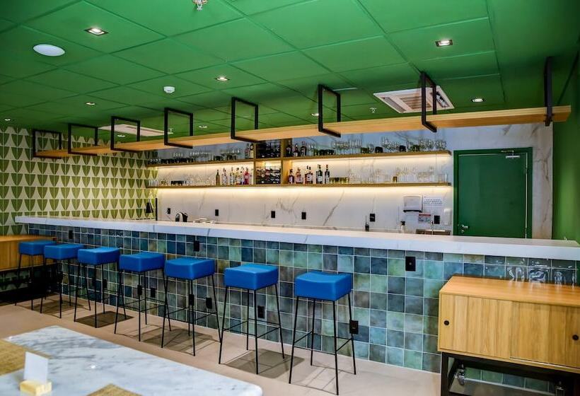 هتل Hilton Garden Inn Rebouças