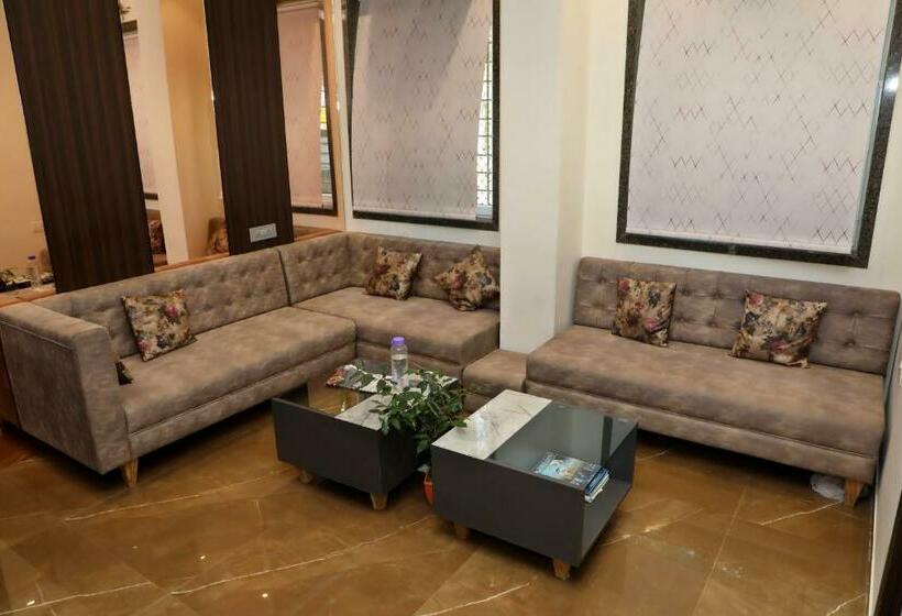 ホテル Keshav Inn