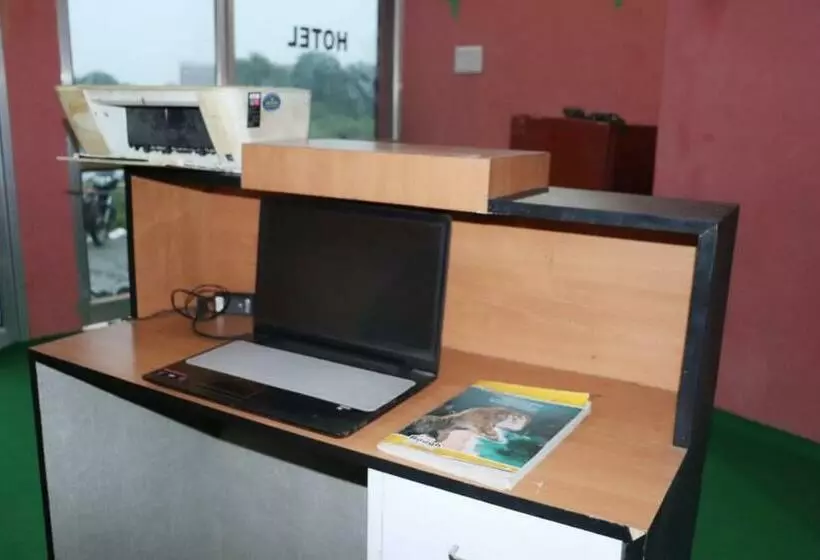 Hotel Pop 82900 Royals Rana