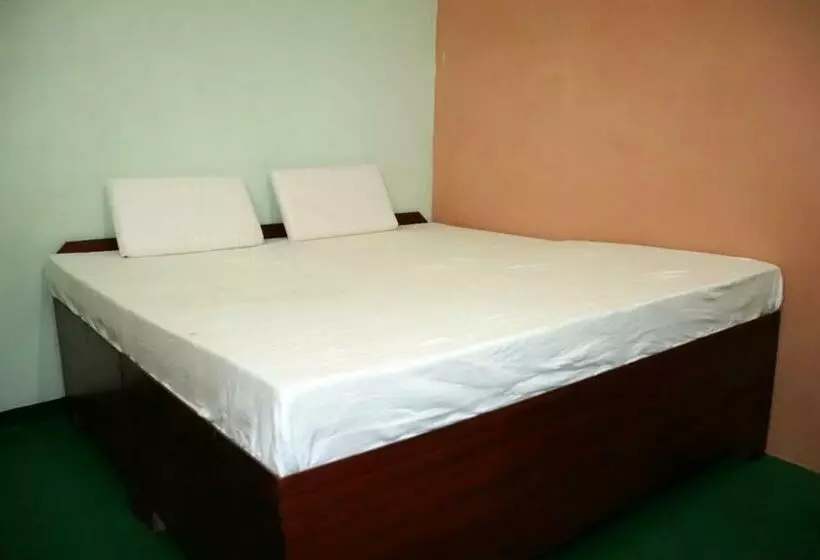 Hotel Pop 82900 Royals Rana