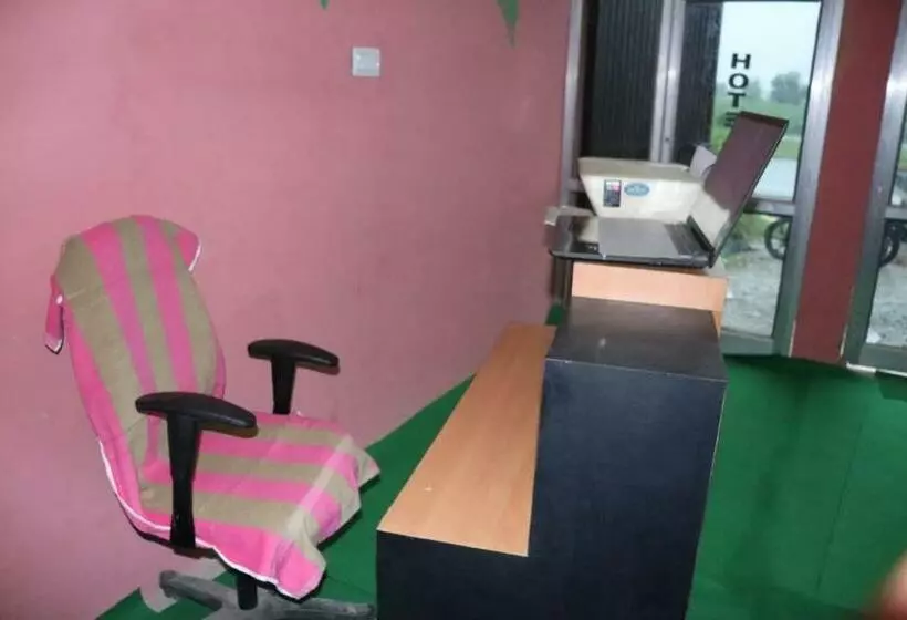 Hotel Pop 82900 Royals Rana