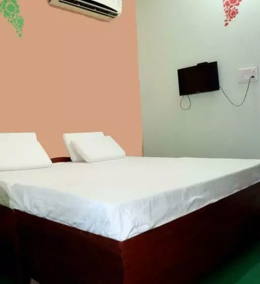 Hotel Pop 82900 Royals Rana