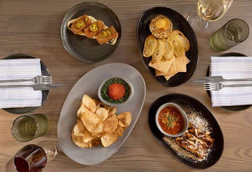 هتل The Slate Denver, Tapestry Collection By Hilton