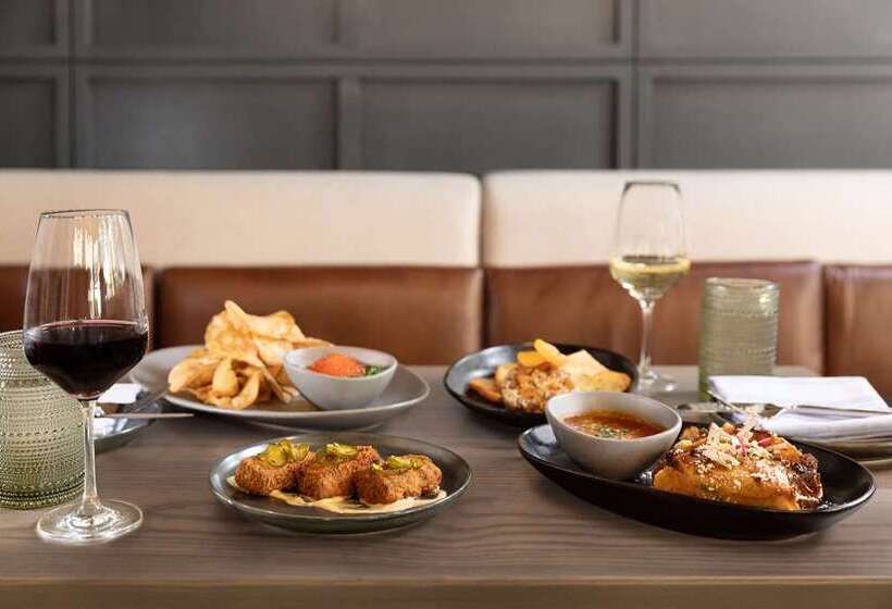 هتل The Slate Denver, Tapestry Collection By Hilton