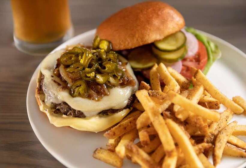 هتل The Slate Denver, Tapestry Collection By Hilton