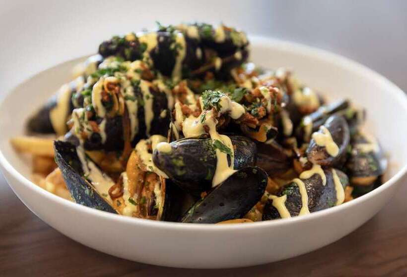 هتل The Slate Denver, Tapestry Collection By Hilton