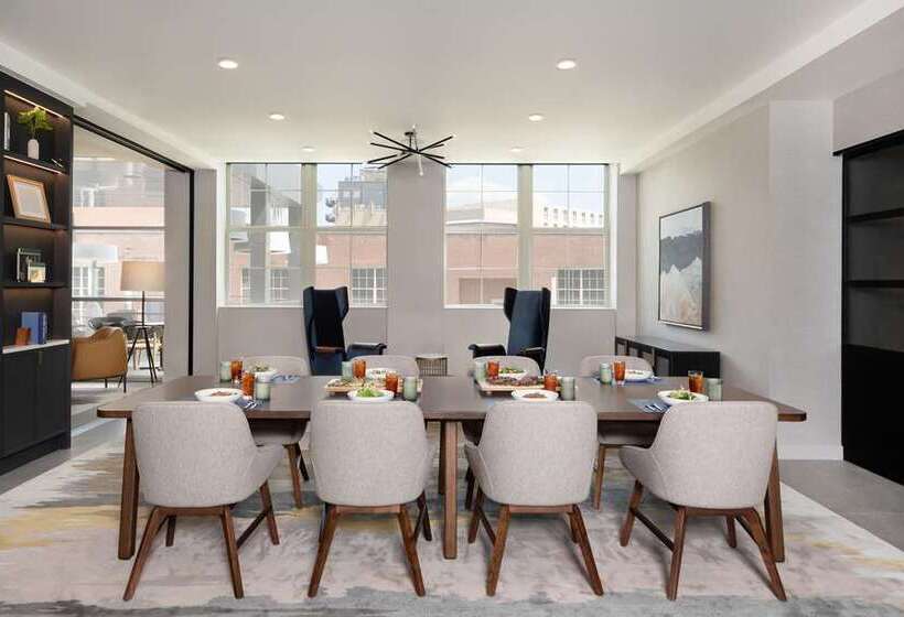 هتل The Slate Denver, Tapestry Collection By Hilton