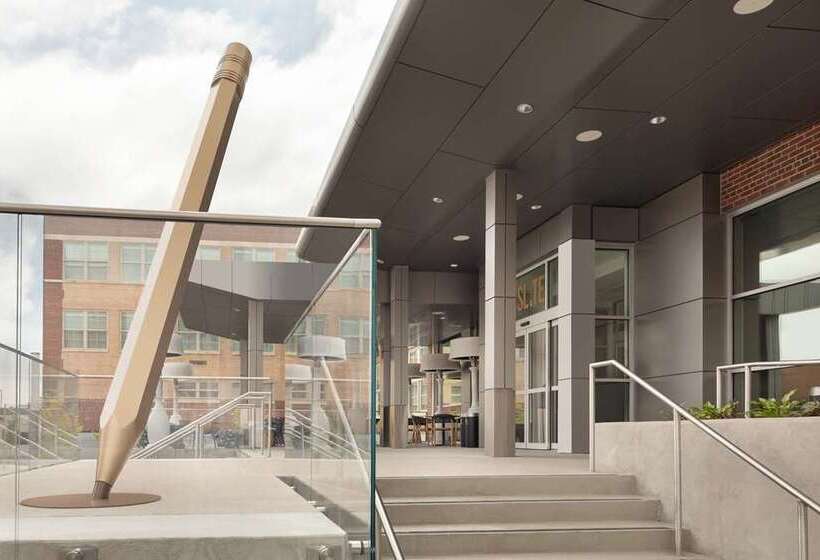 هتل The Slate Denver, Tapestry Collection By Hilton