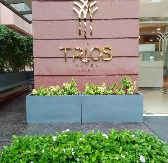 هتل The Trios
