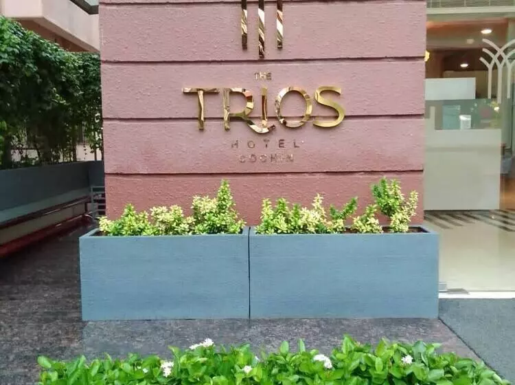 هتل The Trios