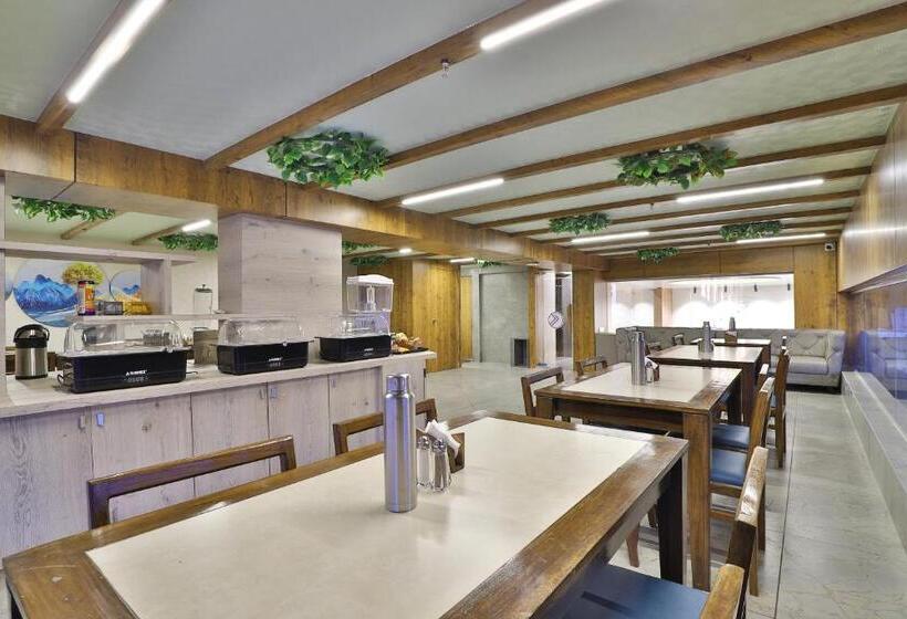 7 Orbit Hotel, Surat